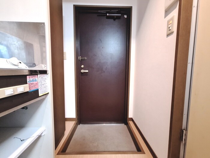 物件内観写真18　(玄関)