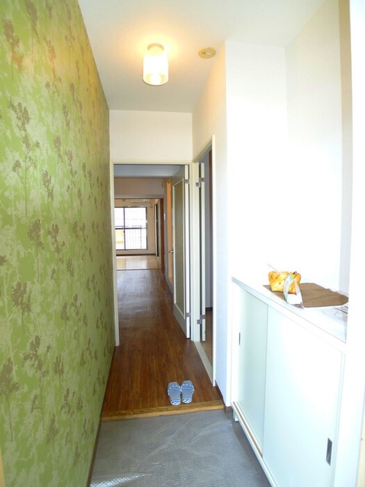 物件内観写真7　(玄関)