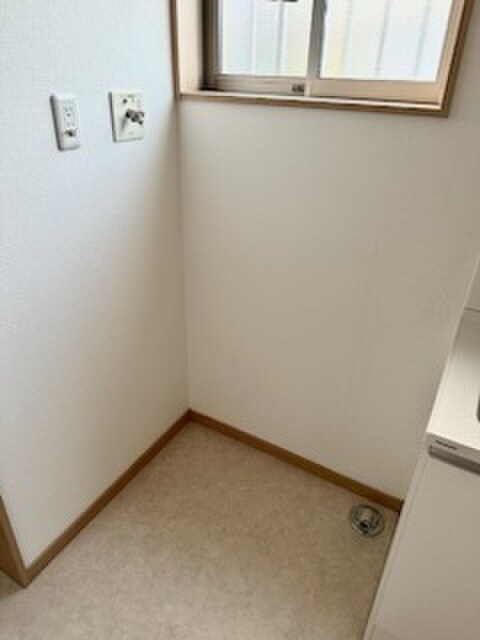 物件内観写真14　(洗濯機置場)