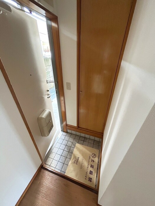 物件内観写真12　(玄関)
