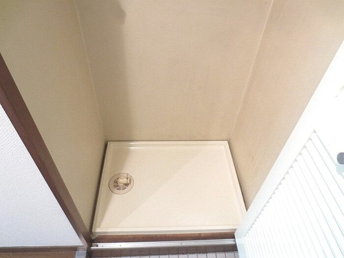 物件内観写真8　(洗濯機置場)