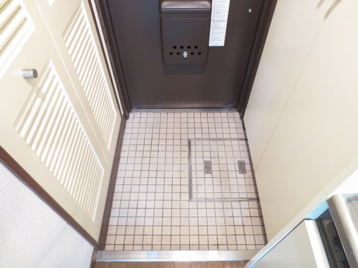 物件内観写真11　(玄関)