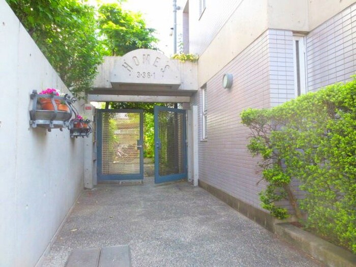 物件外観写真3　(エントランス部分)