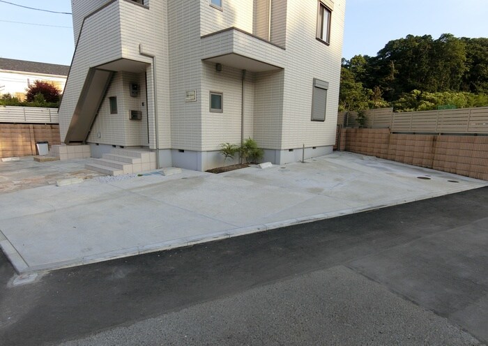 物件外観写真6　(駐車場)