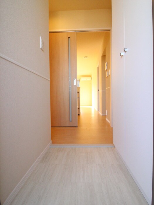 物件内観写真18　(玄関)