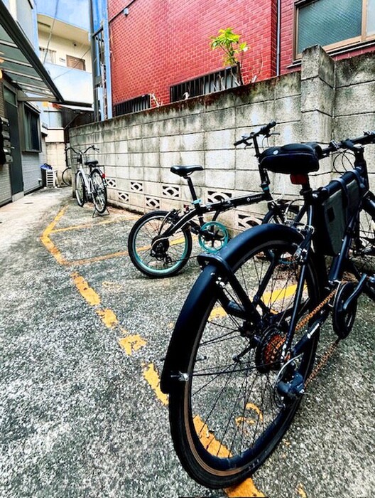 物件外観写真4　(駐輪場)