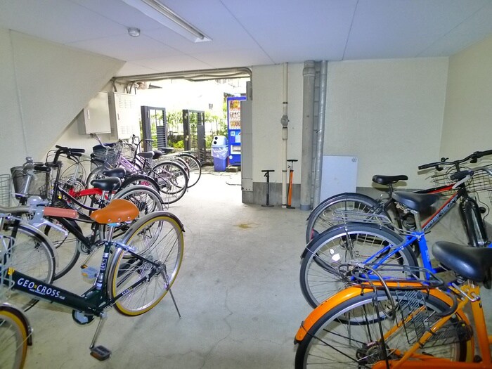 物件外観写真5　(駐輪場)