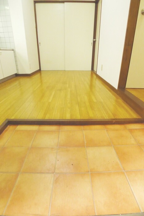 物件内観写真4　(玄関)