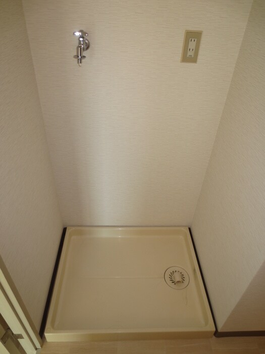 物件内観写真9　(洗濯機置場)