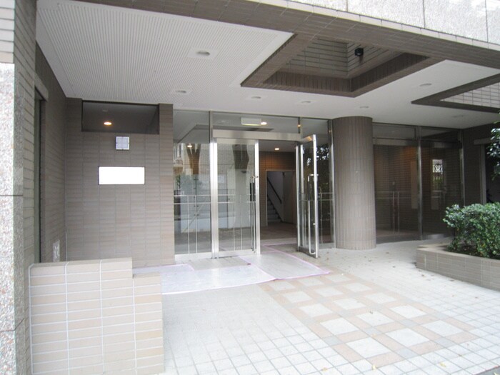 物件外観写真4　(エントランス部分)