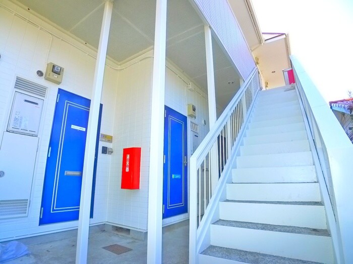 物件外観写真3　(エントランス部分)