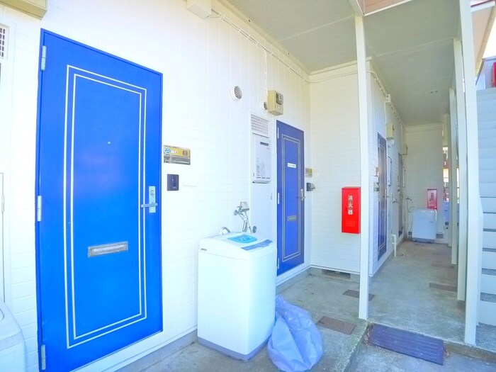 物件外観写真5　(エントランス部分)