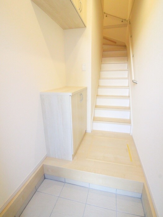 物件内観写真6　(玄関)