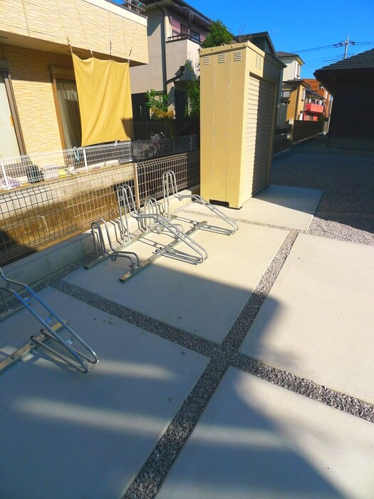 物件外観写真4　(駐輪場)