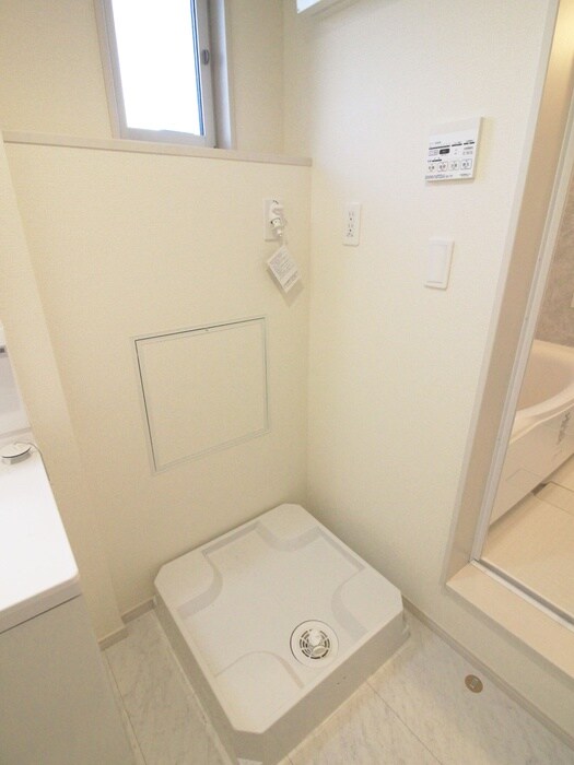 物件内観写真10　(洗濯機置場)