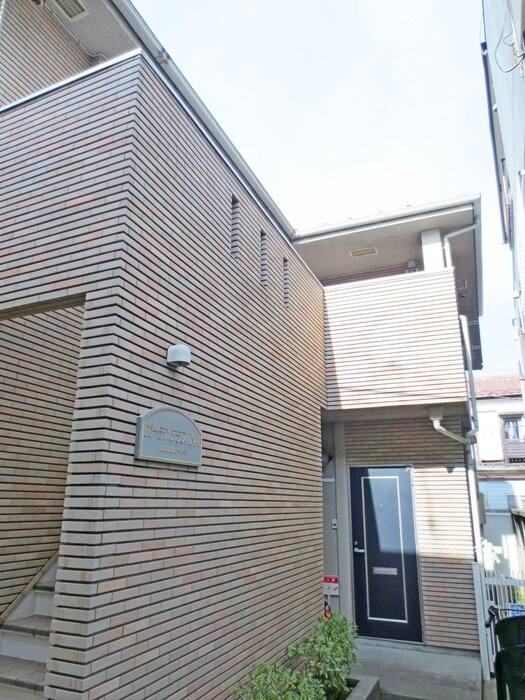 物件外観写真3　(エントランス部分)