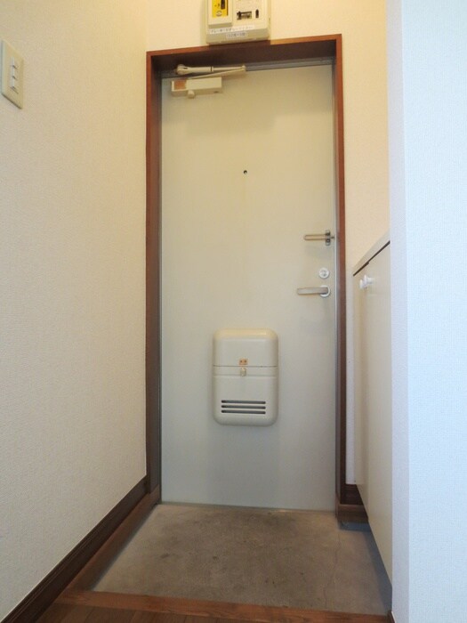 物件内観写真16　(玄関)