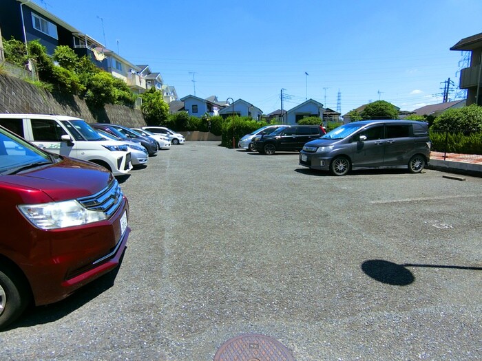 物件外観写真4　(駐車場)