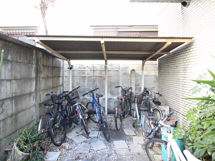 物件外観写真5　(駐輪場)