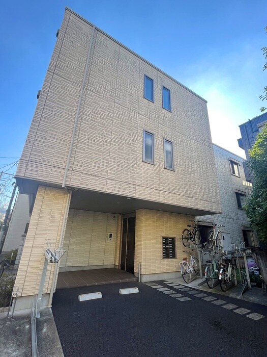 物件外観写真3　(駐車場)