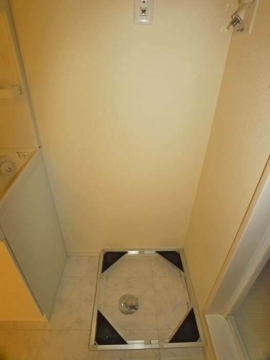 物件内観写真13　(洗濯機置場)