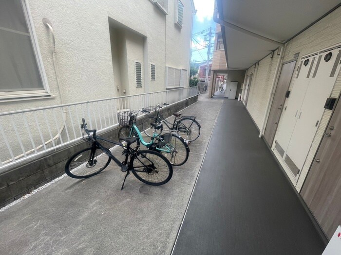 物件外観写真4　(駐輪場)