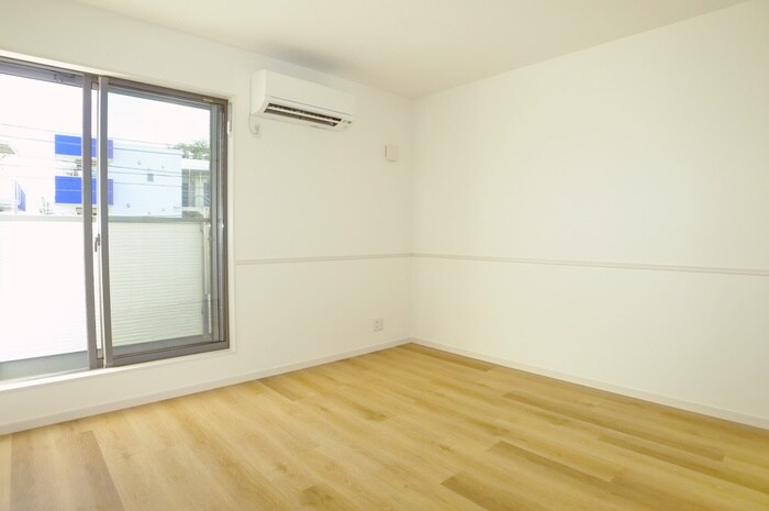 物件内観写真8　(室内からの展望)