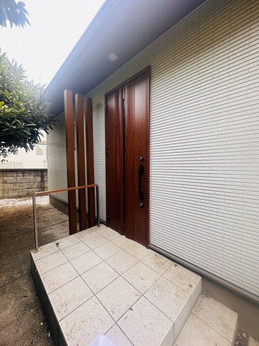 物件外観写真1　(エントランス部分)