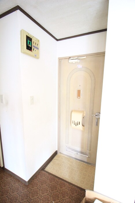 物件内観写真17　(玄関)