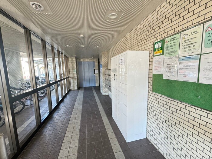 物件外観写真2　(エントランス部分)