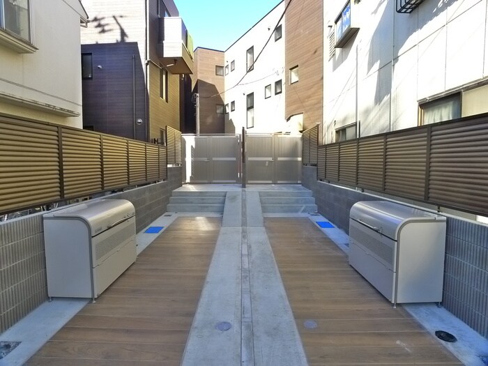 物件外観写真6　(エントランス部分)