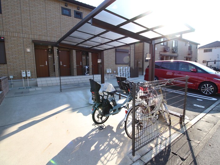 物件外観写真6　(駐輪場)
