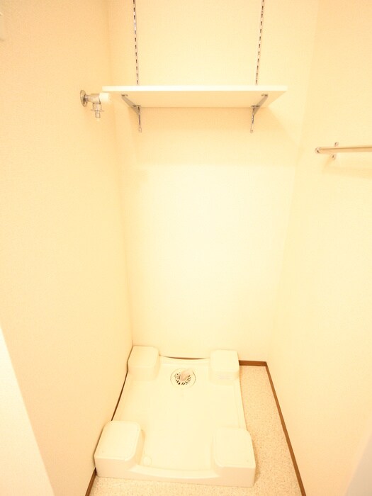 物件内観写真14　(洗濯機置場)