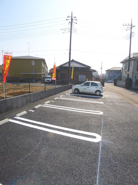 物件外観写真3　(駐車場)