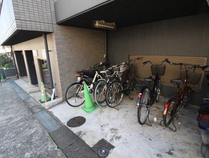 物件外観写真3　(駐輪場)
