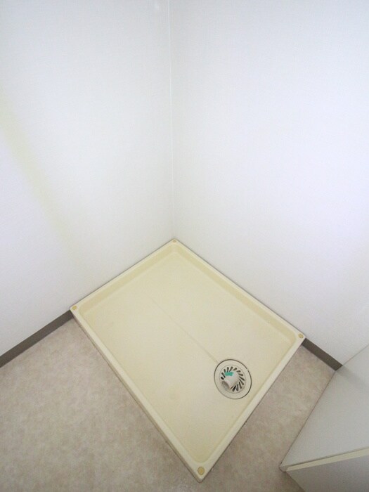 物件内観写真11　(洗濯機置場)