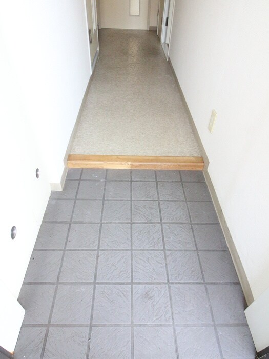 物件内観写真13　(玄関)