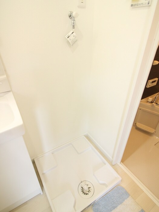 物件内観写真14　(洗濯機置場)