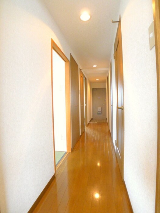 物件内観写真7　(玄関)