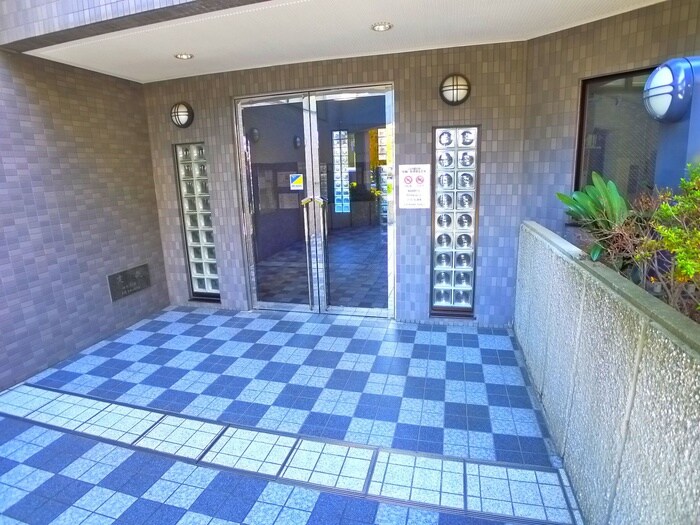 物件外観写真4　(エントランス部分)