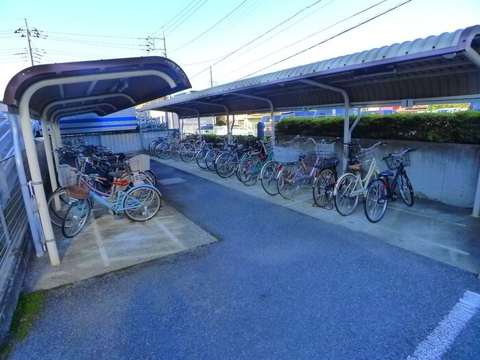 物件外観写真6　(駐輪場)