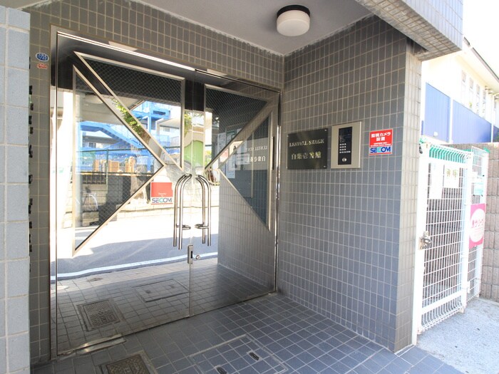 物件外観写真4　(エントランス部分)