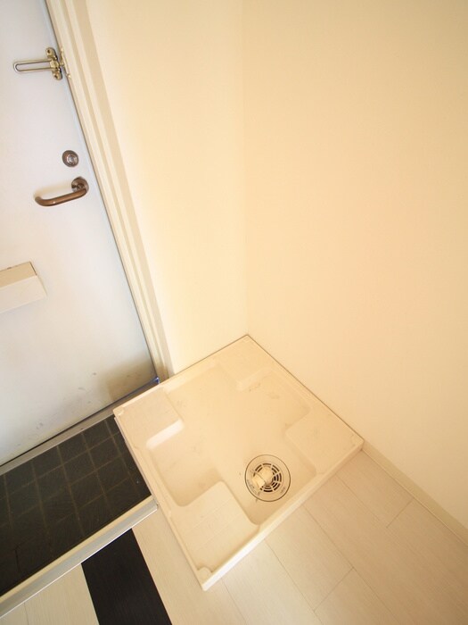 物件内観写真15　(洗濯機置場)