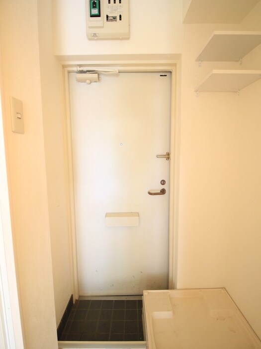 物件内観写真16　(玄関)