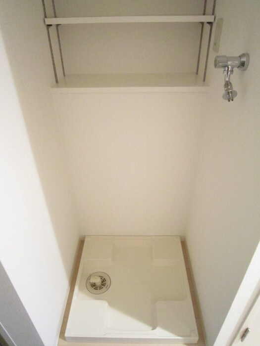 物件内観写真14　(洗濯機置場)