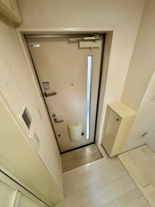 物件内観写真16　(玄関)