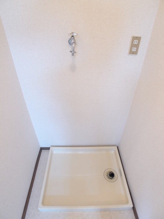 物件内観写真12　(洗濯機置場)