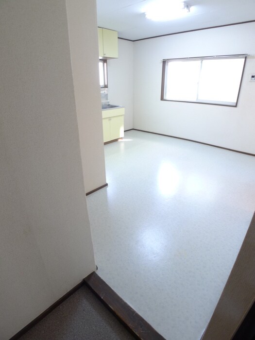 物件内観写真16　(玄関)