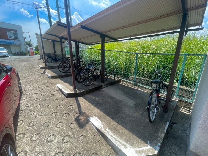 物件外観写真2　(駐輪場)