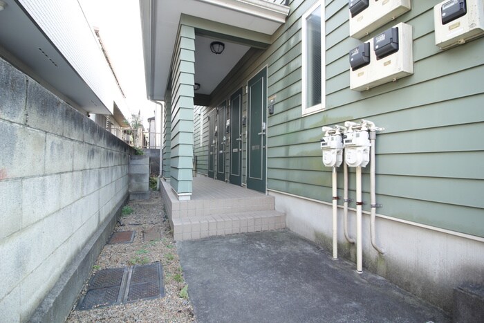 物件外観写真4　(エントランス部分)